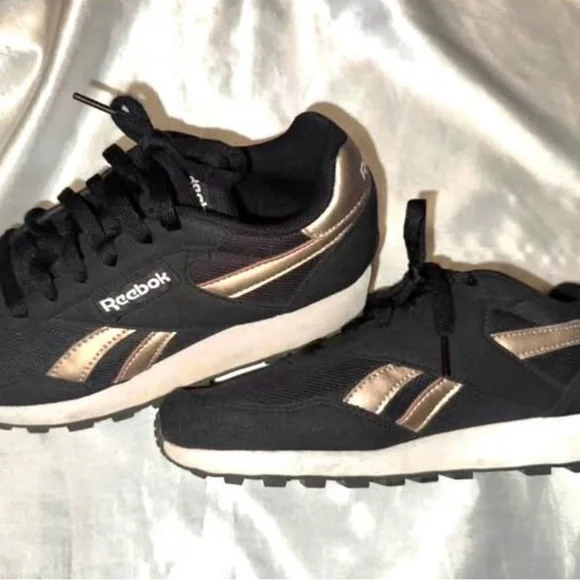 Reebok Rewind Women's Black Rose Gold Comfy Sneakers Size 8 - Picture 3 of 3